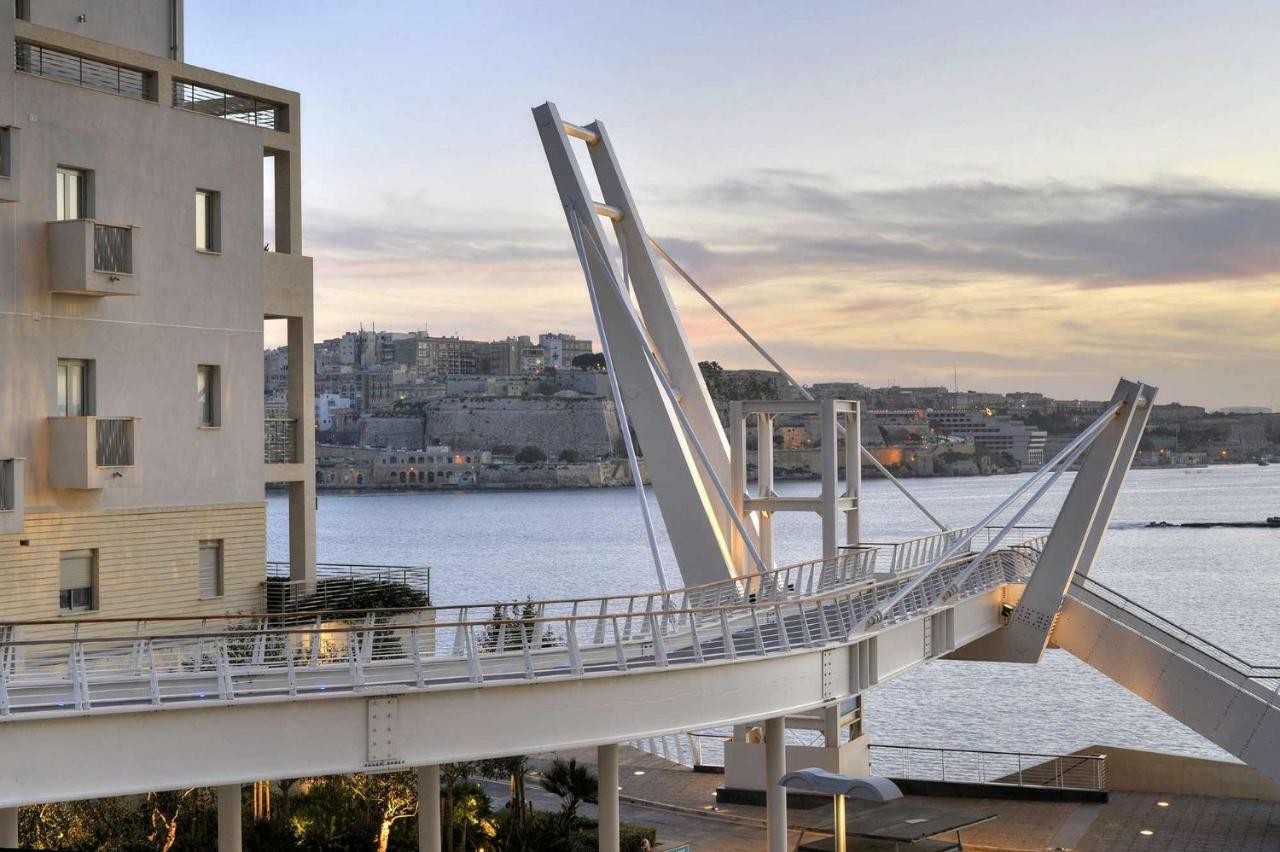 Modern Apartment Just Off The Promenade Слима Екстериор снимка