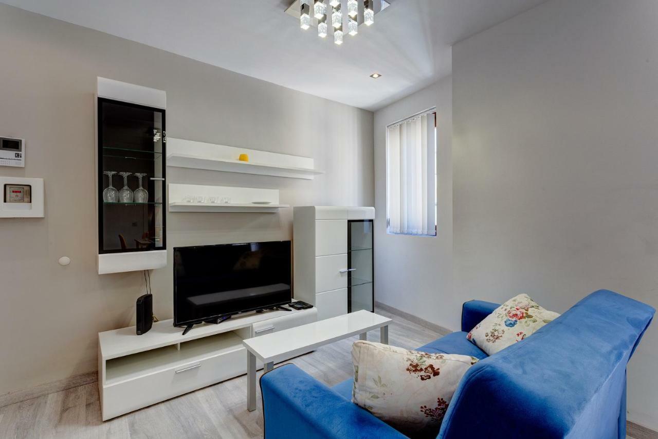 Modern Apartment Just Off The Promenade Слима Екстериор снимка