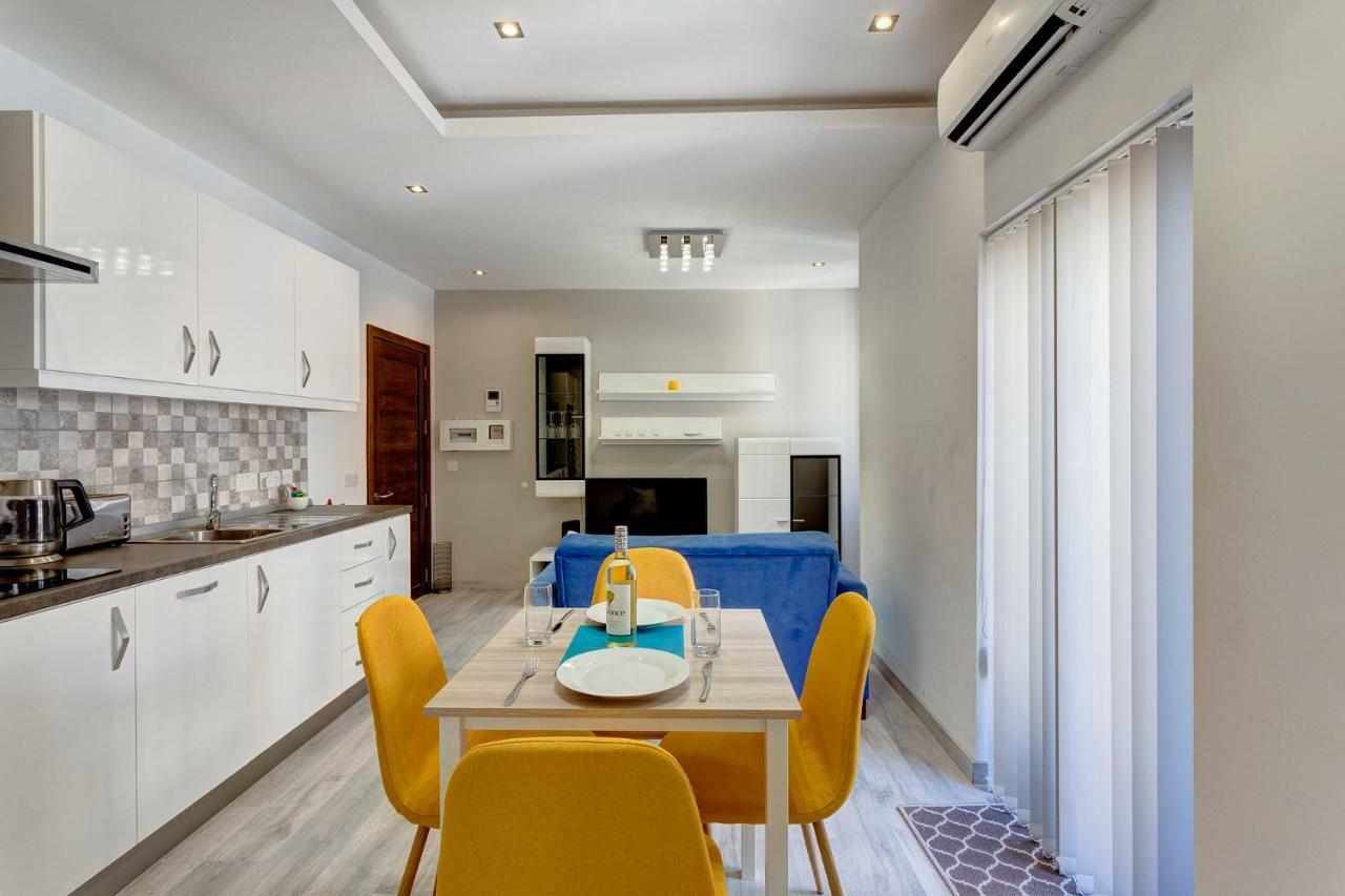 Modern Apartment Just Off The Promenade Слима Екстериор снимка