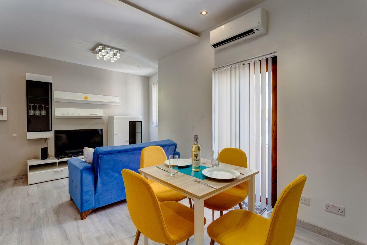 Modern Apartment Just Off The Promenade Слима Екстериор снимка
