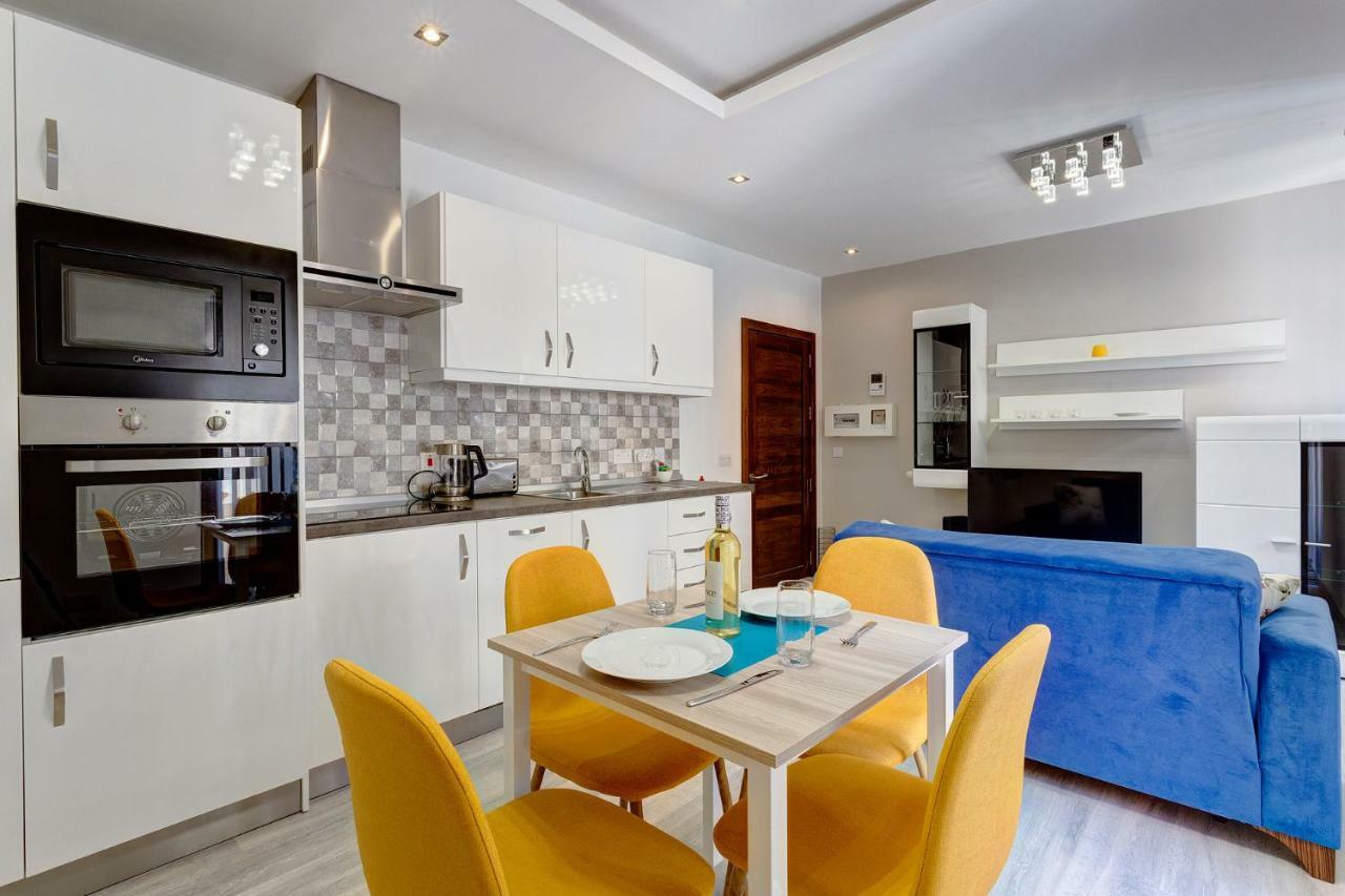 Modern Apartment Just Off The Promenade Слима Екстериор снимка
