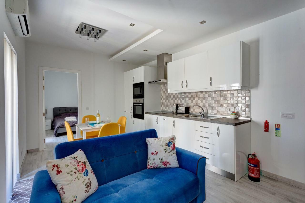 Modern Apartment Just Off The Promenade Слима Екстериор снимка
