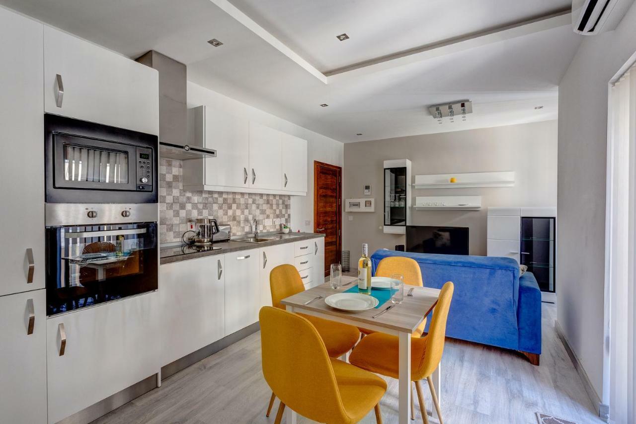 Modern Apartment Just Off The Promenade Слима Екстериор снимка