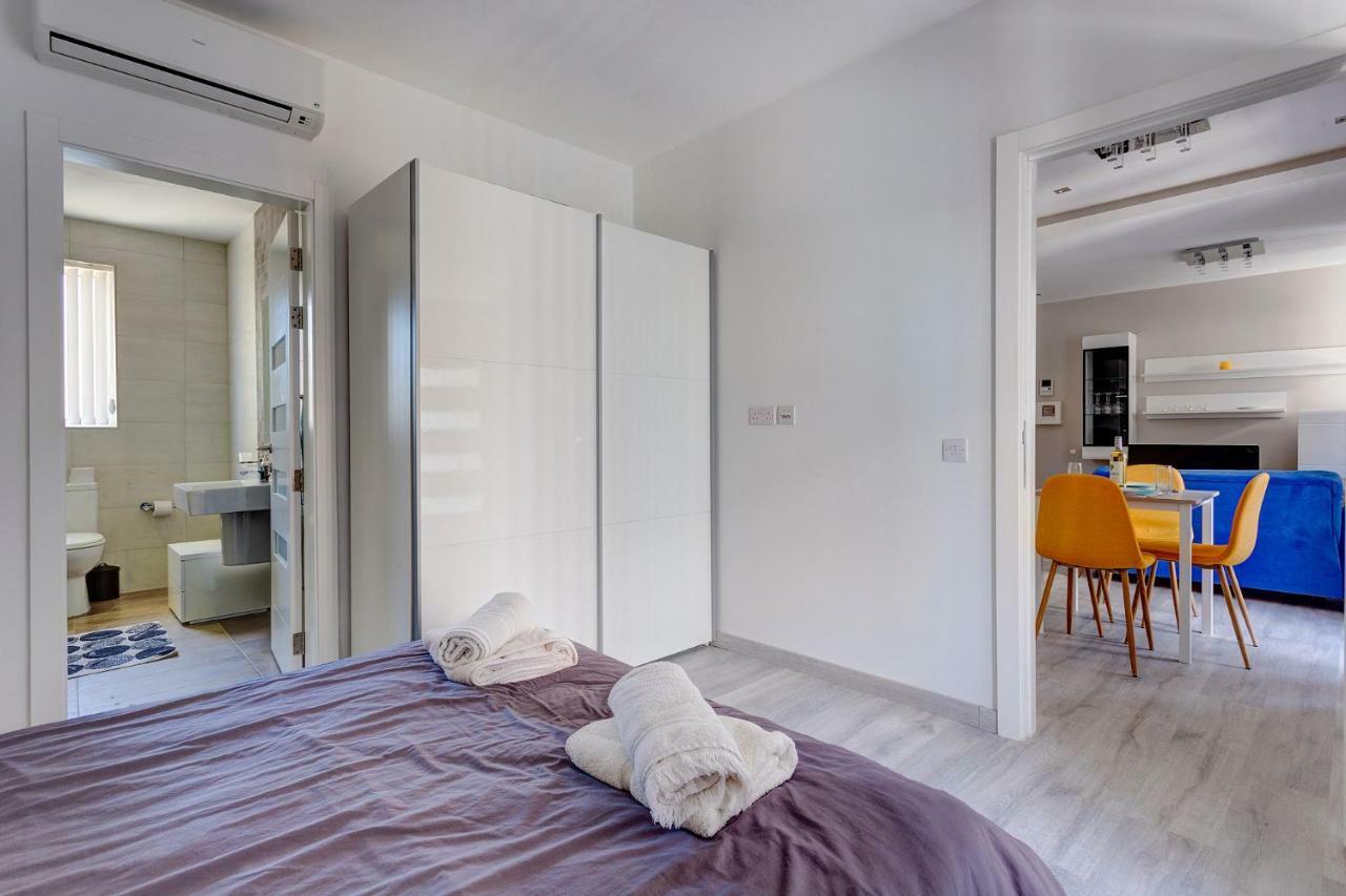 Modern Apartment Just Off The Promenade Слима Екстериор снимка